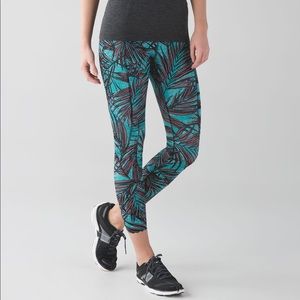 Lululemon Tofino Palm Leaf tight stuff Legging
